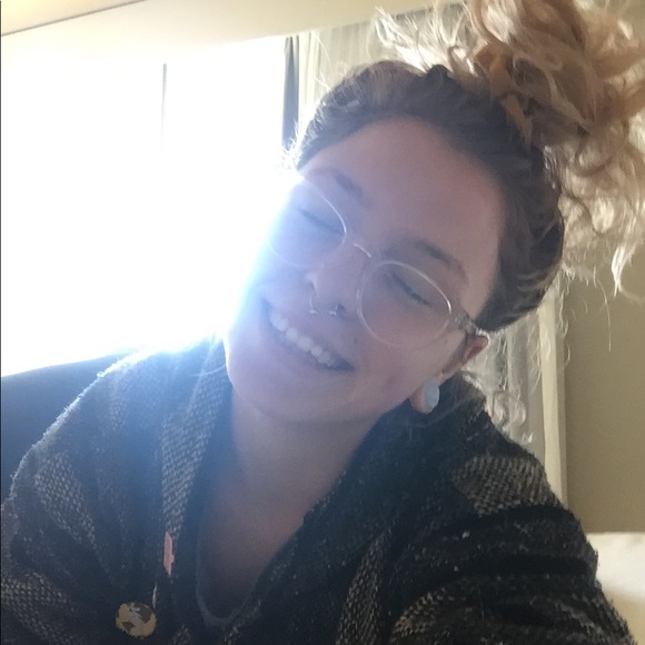 Meet your Posher, Anna - Picture 5 of 7